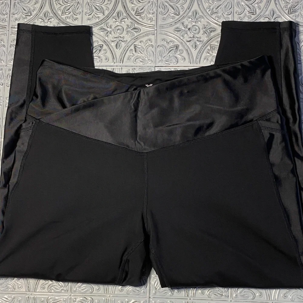 Xersion Black Crossover 7/8 Ankle Leggings Size XL with Pockets